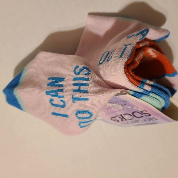 2pr NO SHOW MOTIVATIONAL SOCKS - Picture 2 of 3